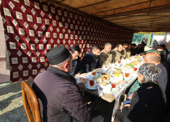 Vətən müharibəsində göstərdiyi igidliyə görə ölümündən sonra bir orden, beş medalla təltif olunan baş çavuş İsmayıl Qəsəbov ildönümündə ehtiramla yad edilib