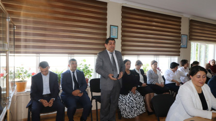 İcra başçısı Qazax şəhər Səməd Vurğun adına 2 nömrəli tam orta məktəbin müəllimləri ilə görüşüb