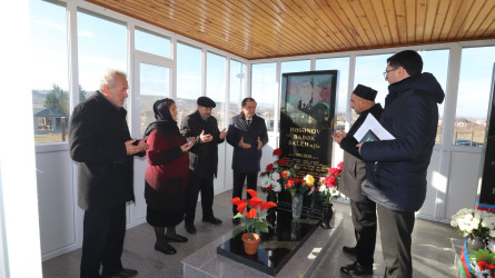 Qazaxda 31 dekabr - Dünya Azərbaycanlılarının Həmrəyliyi Günü və Yeni il bayramı ərəfəsində şəhidlərin məzarları ziyarət olunub