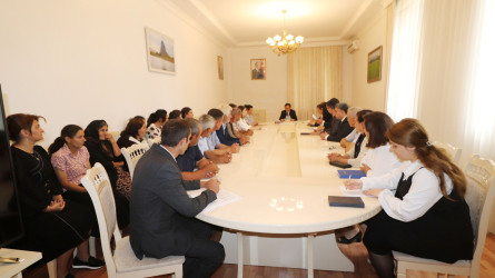 İcra başçısı Qazax rayon Şahnabad Nəsibova adına Sarıvəlli kənd tam orta məktəbdə təhsil alan və çətin tərbiyə edilən bir qrup şagirdin valideyni ilə görüşüb