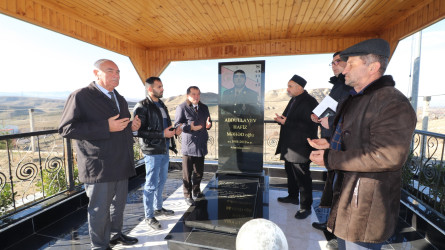 Qazaxda 31 dekabr - Dünya Azərbaycanlılarının Həmrəyliyi Günü və Yeni il bayramı ərəfəsində şəhidlərin məzarları ziyarət olunub