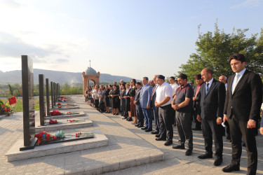 Yeni asfalt örtüyü vurulan Daş Salahlı kəndindəki Şəhidlər Xiyabanında şəhid ailələri ilə görüş olub