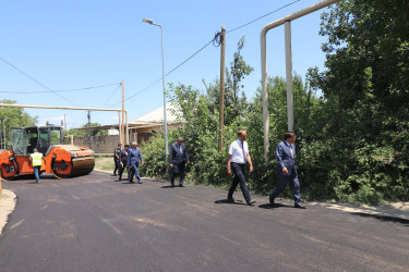 İcra başçısı yeni asfalt örtüyü vurulan Bakı küçəsində olub 