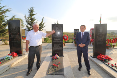 Yeni asfalt örtüyü vurulan Daş Salahlı kəndindəki Şəhidlər Xiyabanında şəhid ailələri ilə görüş olub