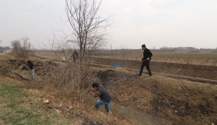İcra başçısı kəndlərdə arx və kanallarda aparılan təmizlik işləri ilə tanış olub