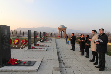 Qazaxda icra başçısı 31 dekabr - Dünya Azərbaycanlılarının Həmrəylik Günü və Yeni il bayramı ərəfəsində Vətən müharibəsi şəhidlərini yad edib