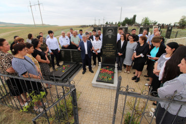 Qazaxda Xalq şairi Osman Sarıvəlli anım günündə məzarı başında yad edilib