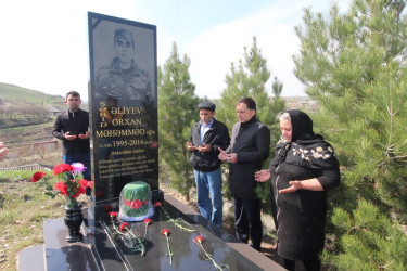 İcra başçısı Aprel döyüşlərinin ildönümü ərəfəsində şəhid Orxan Əliyevin məzarını ziyarət edib