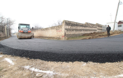 Qazax şəhərində yeni asfalt örtüyü vurulan Yunis Kazımov küçəsindən - FOTOLAR