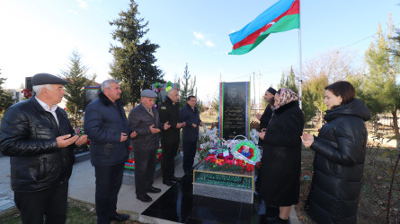 Qazaxda 31 dekabr - Dünya Azərbaycanlılarının Həmrəyliyi Günü və Yeni il bayramı ərəfəsində şəhidlərin məzarları ziyarət edilib