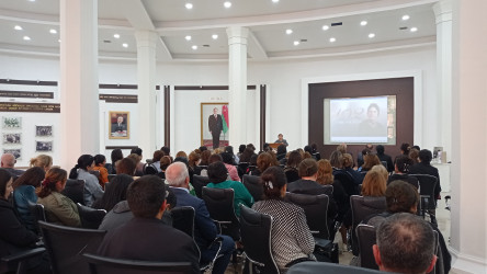 Qazaxda “Zəngin mənəviyyata sahib əsl ziyalı, qayğıkeş ana, vəfalı ömür yoldaşı” adlı tədbir keçirilib