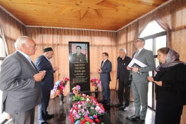 Qazaxda icra başçısı 27 Sentyabr - Anım Günü ərəfəsində Vətən müharibəsi şəhidlərinin məzarlarını ziyarət edib