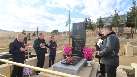 Qazaxda icra başçısı qəhrəman Vətən oğullarını məzarları başında ehtiramla anıb