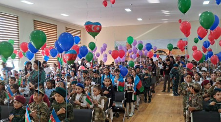 Qazax şəhər Səməd Vurğun adına 2 nömrəli tam orta məktəbdə 8 Noyabr – Zəfər Günü ərəfəsində məktəbin məzunu olmuş qazilərlə görüş keçirilib