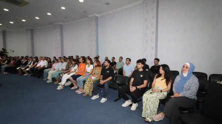 İcra başçısı Qazaxda səfərdə olan “Gənc alimlərin yay düşərgəsi”nin iştirakçıları ilə görüşüb