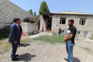 İcra başçısı Daş Salahlı kəndində ötən gün evi yanmış ailəyə baş çəkib