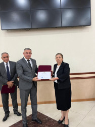 Qazaxda icra başçısı səhiyyə sahəsində çalışan bir qrup tibb işçisini peşə bayramları münasibətilə Fəxri Fərmanla təltif edib