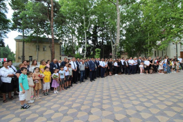 Qazaxda Xalq yazıçısı İsmayıl Şıxlının adını daşıyan park əsaslı təmirdən sonra yenidən sakinlərin istifadəsinə verilib