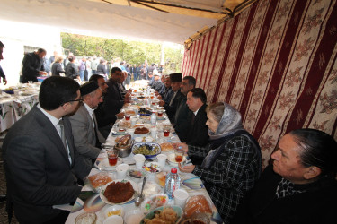 İcra başçısı Vətən müharibəsi əlili Namiq Qocayevin atasının vəfatı ilə əlaqədar ailəsinə başsağlığı verib