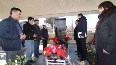 Qazaxda icra başçısı 31 dekabr - Dünya Azərbaycanlılarının Həmrəyliyi Günü və Yeni il bayramı ərəfəsində şəhidlərin xatirəsini ehtiramla anıb