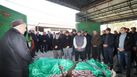 İcra başçısı polkovnik-leytenant Elçin Məmmədovun anasının dəfn mərasimində iştirak edib və ailəsinə başsağlığı verib