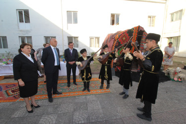 Nazir Anar Kərimov Qazaxda müəssisələrə baxış keçirib, mədəniyyət işçiləri ilə görüşüb