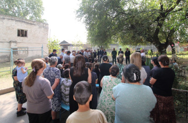 Qazaxda işğaldan azad edilmiş kəndlərdə mina təhlükəsizliyi ilə bağlı məcburi köçkünlər və sakinlərlə növbəti maarifləndirici görüş olub