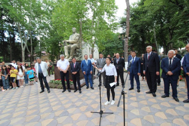 Qazaxda Xalq yazıçısı İsmayıl Şıxlının adını daşıyan park əsaslı təmirdən sonra yenidən sakinlərin istifadəsinə verilib