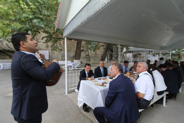 Nazir Anar Kərimov Qazaxda müəssisələrə baxış keçirib, mədəniyyət işçiləri ilə görüşüb