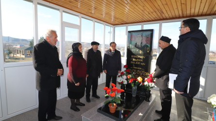 Qazaxda 31 dekabr - Dünya Azərbaycanlılarının Həmrəyliyi Günü və Yeni il bayramı ərəfəsində şəhidlərin məzarları ziyarət olunub