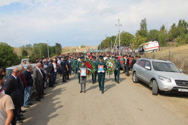 Qazaxda şəhid baş gizir Azər Məmmədov doğulduğu Kəmərli kəndində son mənzilə yola salındı