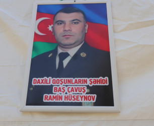 Qarabağda antiterror tədbirləri zamanı Şəhidlik zirvəsinə ucalan baş çavuş Ramin Hüseynovun bu gün qırx mərasimi keçirilib