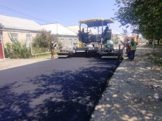 İcra başçısı yeni asfalt örtüyü vurulan Bakı küçəsində görülmüş işlərlə yerində tanış olub