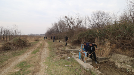 İcra başçısı kəndlərdə arx və kanallarda aparılan təmizlik işləri ilə tanış olub