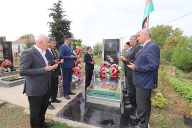 Qazaxda icra başçısı 27 Sentyabr - Anım Günü ərəfəsində Vətən müharibəsi şəhidlərinin məzarlarını ziyarət edib