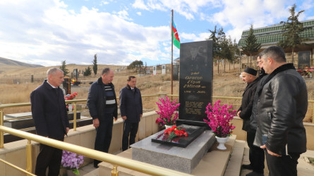 Qazaxda icra başçısı qəhrəman Vətən oğullarını məzarları başında ehtiramla anıb