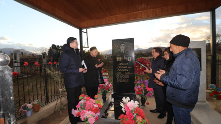 Qazaxda icra başçısı qəhrəman Vətən oğullarını məzarları başında ehtiramla anıb