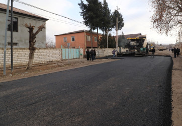 Qazaxda icra başçısı Ağköynək kəndində yeni asfalt örtüyü döşənən Cabir Hüseynov küçəsində görülmüş işlərlə tanış olub