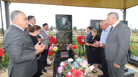 Qazaxda Vətən müharibəsinin həkim şəhidi peşə bayramında məzarı başında yad edilib