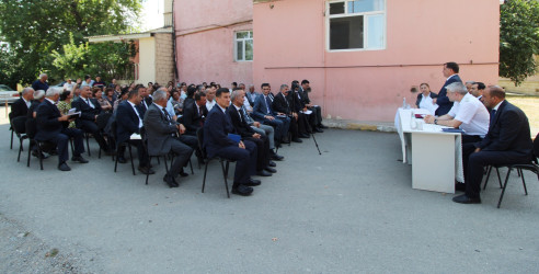 Qazaxda icra başçısının vətəndaşlarla keçirilən növbəti səyyar görüşü Əliağa Şıxlinski küçəsində 4, 4A və 5 saylı binalarda yaşayan sakinlərlə olub