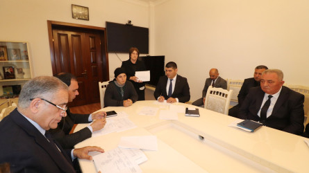 Qazax RİH-də keçirilən ümumi qəbulda icra başçısı vətəndaşların müraciətini dinləyib