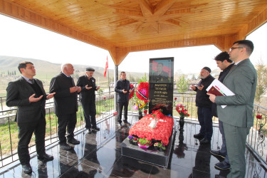 Qazaxda icra başçısı Novruz bayramı ərəfəsində Vətən müharibəsi şəhidlərinin məzarlarını ziyarət edib