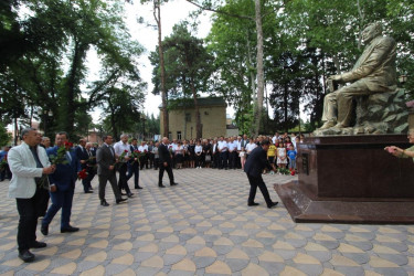 Qazaxda Xalq yazıçısı İsmayıl Şıxlının adını daşıyan park əsaslı təmirdən sonra yenidən sakinlərin istifadəsinə verilib