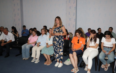 İcra başçısı Qazaxda səfərdə olan “Gənc alimlərin yay düşərgəsi”nin iştirakçıları ilə görüşüb