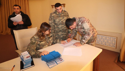 Qazaxda Vətən müharibəsi iştirakçılarına "Müharibə veteranı" vəsiqələri təqdim olunub