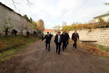 İcra başçısı Nəriman Nərimanov yaşayış massivində aparılan iməcilik işləri ilə tanış olub