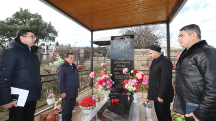 Qazaxda icra başçısı qəhrəman Vətən oğullarını məzarları başında ehtiramla anıb