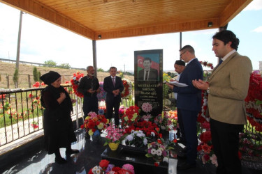 Qazaxda icra başçısı Qurban bayramı ərəfəsində Vətən müharibəsi şəhidlərinin məzarlarını ziyarət edib