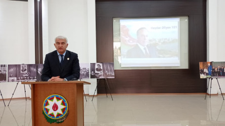 Ulu Öndər Heydər Əliyevin anadan olmasının 101 illiyinə həsr olunmuş “Tarix yazan tarixi şəxsiyyət” mövzusunda tədbir keçirilib