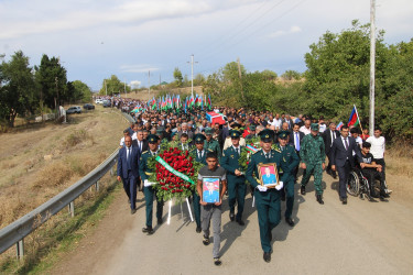 Qazaxda şəhid baş gizir Azər Məmmədov doğulduğu Kəmərli kəndində son mənzilə yola salındı